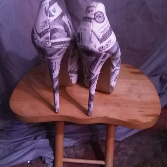 Shoe republic 100 bill heels - Picture 3 of 3